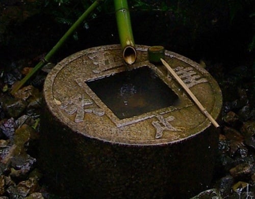 龍安寺の蹲踞　写真二宮さん