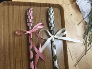 何色のリボンを使ってもかわいくできますし、2色使いなどいろいろなアレンジもできます。