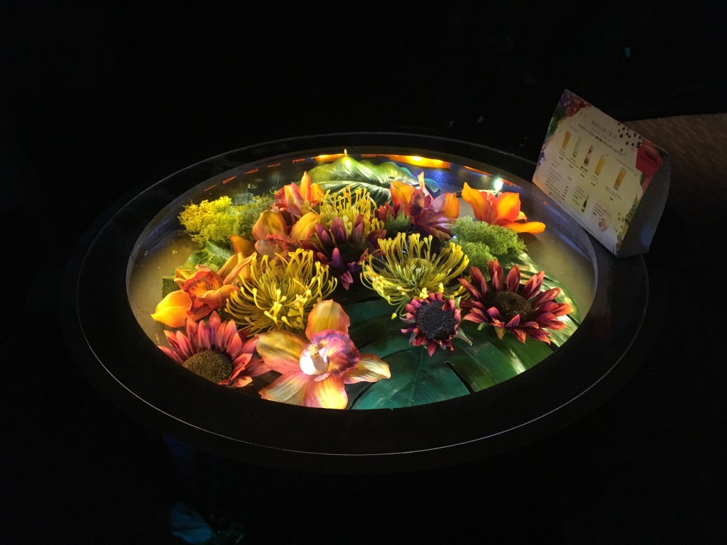 FLOWERS BY NAKED飲食台