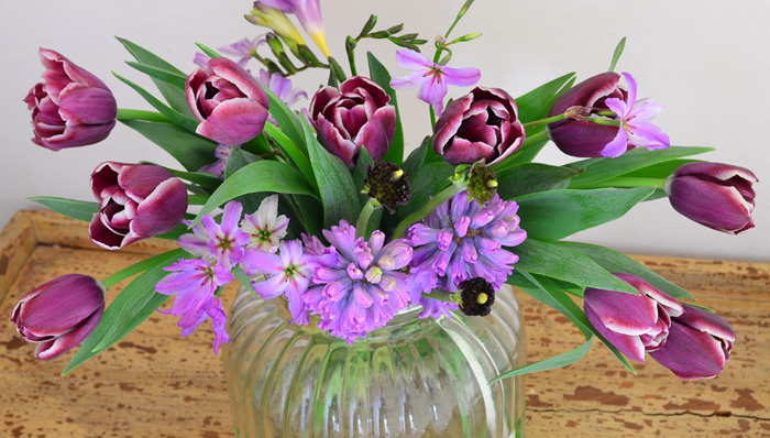 春の紫系の生花と生け方のポイント Lovegreen ラブグリーン