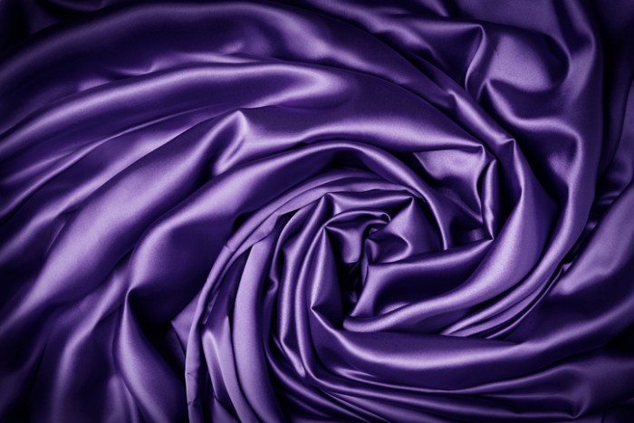 傘寿のカラーは古稀と同じく「紫」です。「紺色」や「濃黄色（山吹色から黄金色）」も傘寿の色と言われています。季節のお花と組み合わせて色彩ゆたかな花束を贈るのも素敵です。