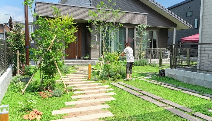 実例 新築後手付かずだったお庭が 緑あふれるナチュラルガーデンに変身 Lovegreen ラブグリーン