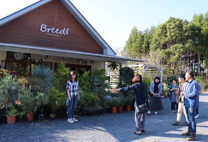 Botanical & CAFE Breedに移動して、美味しい飲み物をいただきながら高橋さんへの質問タイムに入りました。