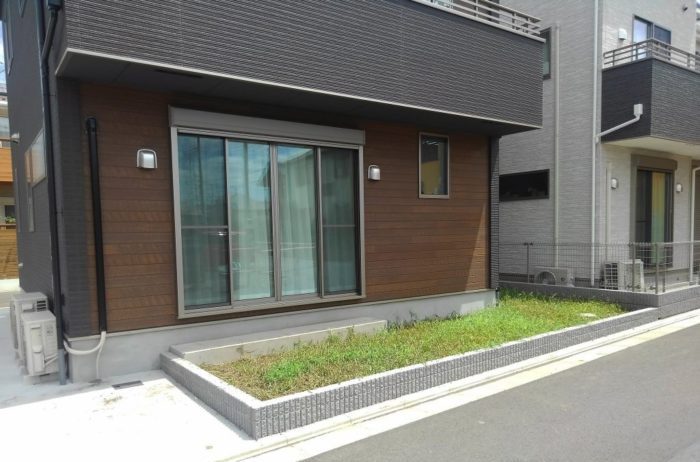 ちなみに、こちらがリフォーム前のお庭の様子です。