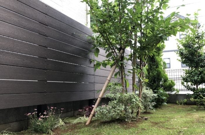 こちらは、横格子の木製フェンス。