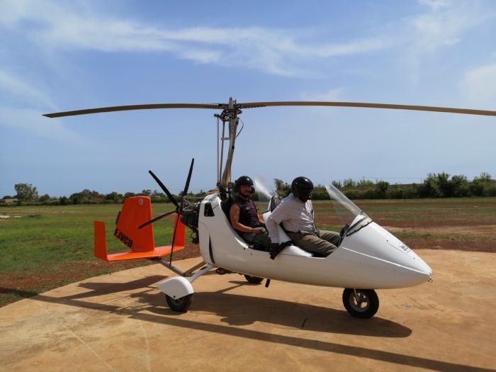そして今回のセネガル訪問の最後の仕上げとして、空中からのバオバブの調査を強行。（よい子はマネをしないでください）