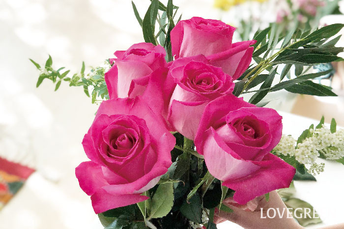 バラ 薔薇 の花言葉 バラ 薔薇 の種類 特徴 色別の花言葉 Lovegreen ラブグリーン