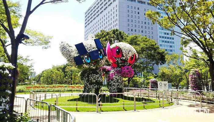 東京2020オリンピック競技大会に向けて、数年前から夏に強い花のテストを繰り返して湾岸エリアに作られた、花で装飾された大規模なガーデンを知っていますか？シンボルプロムナード公園に整備された「マスコットガーデン」と「アートガーデン」の様子と、強い日差しの中で咲き誇る「夏の花」を取材してきました！
