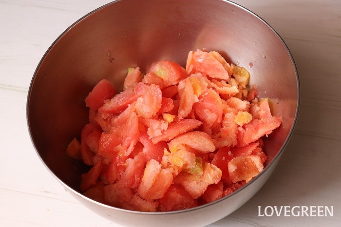 トマト　冷凍保存　メリット　良いこと　皮がむきやすい　簡単　長期保存　うまみ凝縮　ヘタをくりぬく