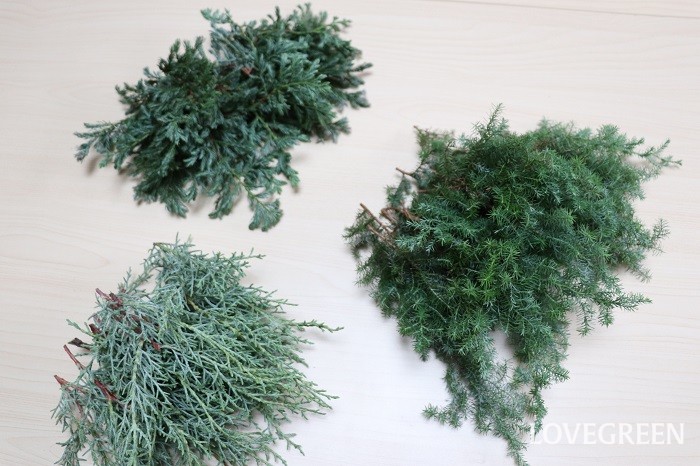 クリスマスリース　フレッシュ　作り方　常緑樹　モミ　ヒバ　コニファー　ブルーアイス　ヒムロスギ　ブルーバード　ユーカリ
