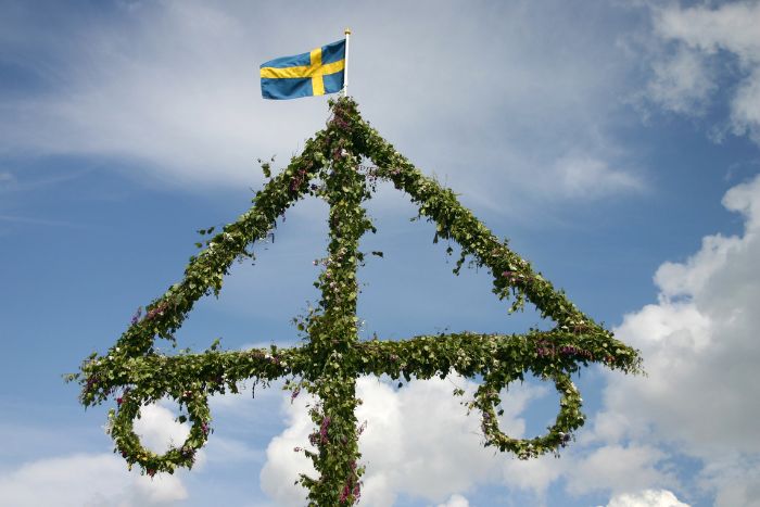 canvaスウェーデン夏至メイポール