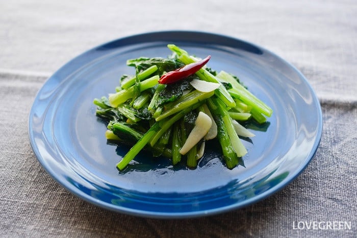 かぶの葉とにんにくのオイル蒸し